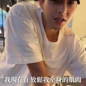 Simon Lien Instagram - 這次來分享如何靠運動增胖，就是極致放鬆，然後心寬體胖😏
#舊金山美容院拍攝中  #為角色增胖全記錄 
@tvbsdrama