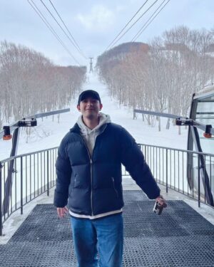 Simon Lien Instagram - 看到好多人都還在滑雪，回憶一下超美的雪景，然後決定今年努力工作後再去旅行😉