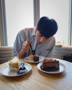 Simon Lien Instagram - 您的甜點試吃員已經上線🎂🧁🍮🍰🍨

#sweet #dessert #friday