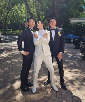 Simon Lien Instagram - 從小ㄧ起長大的兄弟，也不知道要多說什麼，只能跟你說你的人生好與壞我都會陪你ㄧ輩子嘿，有點噁心，但我還是要說，我都會在，愛你❤️
-
@dewichien 好好和他相處😆😌

#wedding #伴郎 #bestfriends