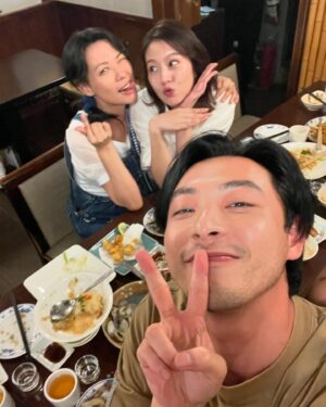 Simon Lien Instagram - 好有愛的組合
是520呢💞

#舊金山美容院