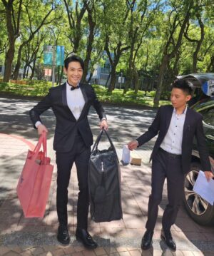 Simon Lien Instagram - 從小ㄧ起長大的兄弟，也不知道要多說什麼，只能跟你說你的人生好與壞我都會陪你ㄧ輩子嘿，有點噁心，但我還是要說，我都會在，愛你❤️
-
@dewichien 好好和他相處😆😌

#wedding #伴郎 #bestfriends