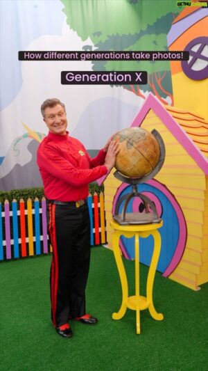 Simon Pryce Instagram - How do you pose? 🤭 

#TheWiggles #Photos #Generations