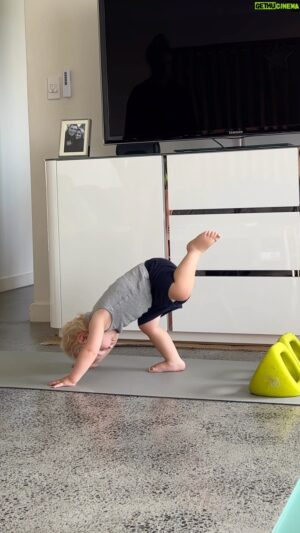 Simon Pryce Instagram - Family workout time 💪🏼🤸🏼‍♂️… The way Asher kicks Dad off the mat to do ‘HIS’ ab exercises 🤣🤣🤦🏼‍♀️

#familyworkout #family #fun #workout #familyfitness #funny #toddlerlife #toddlerfun #toddlermomlife