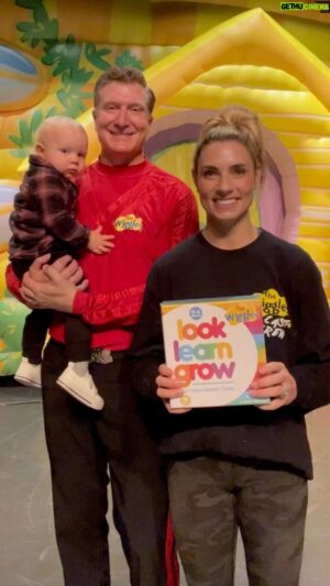 Simon Pryce Instagram - 🌟 EXCITING ANNOUNCEMENT! 🌟 
We will be doing a book signing at 2pm on October 9th at Meridian Hall, Toronto following our 12:30pm show. 

Purchase the Look, Learn, Grow box set from the merchandise stand on the day. Limited copies available. 

We look forward to seeing you there! 🖊📚

❤️💜💛💙

#thewiggles #looklearngrow #toronto #canada #booksigning