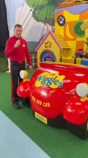 Simon Pryce Instagram - Big Red Car 🚗💨

#bigredcar #bentleygirl #thewiggles #asmr