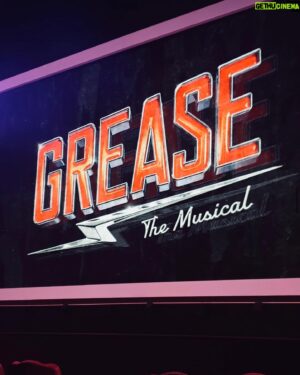 Simon Pryce Instagram - GREASE is the word…

Opening night for this very nostalgic and fun show 🎵💃🏼🕺🏼🩷

@greaseoztour @ippublicity_ @xroads_live