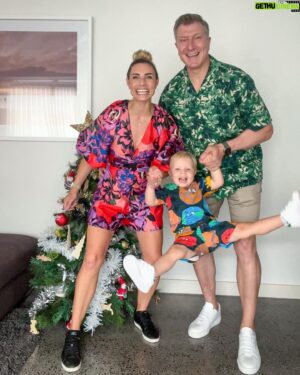 Simon Pryce Instagram - HOLIDAY TIME! 🏝️ #justatadexcited