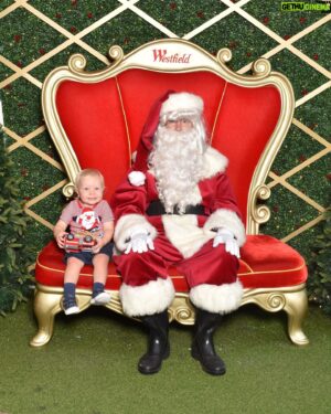 Simon Pryce Instagram - Santa 2022 🎅🏻🎄 We clearly got the boot in the second photo 😆➡️

#santa #christmas #christmas2022 #family