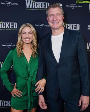 Simon Pryce Instagram - This date night was WICKED! 🧹✨💚

🎶 - @wickedinoz 
📷 - @billybogoeski