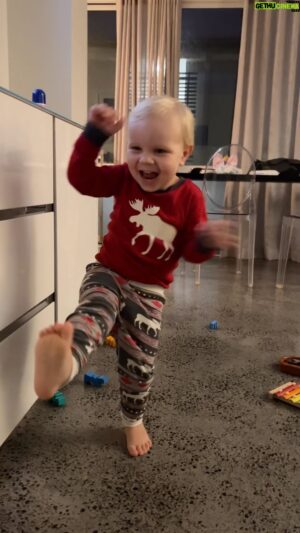 Simon Pryce Instagram - Dad: ‘Asher, can you point your fingers and do the twist?’
Asher: 🕺🏼

🎶 Sound On 🎶

#thewiggles #thechats #dance #dancereels #toddler #toddlerfun #dancing #music