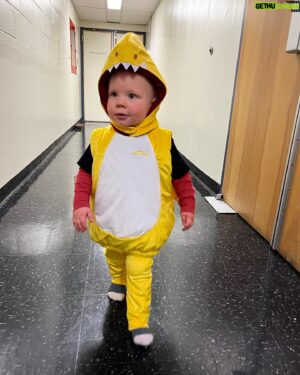 Simon Pryce Instagram - Not to alarm you but there is a baby shark on the loose… He could be lurking in a hallway near you. 🦈
His last known whereabouts was…
➡️ chasing down a yellow wiggle
And
➡️ trying to eat a red one. 😬

If found, please approach with caution… He is known to dance like an uncontrollable skeleton and kiss with an open mouth (he’s not overly covid safe 😉)

HAPPY HALLOWEEN EVERYONE! 🎃🎉💀🕺🏼

#halloween #halloween2022 #babyshark #happyhalloween #halloweencostume #dressup #canada #vancouver #thewiggles