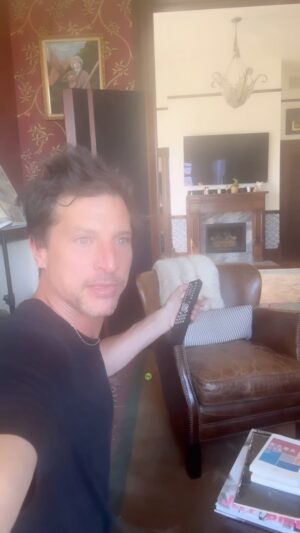 Simon Rex Instagram - When your internet repair guy is on coke