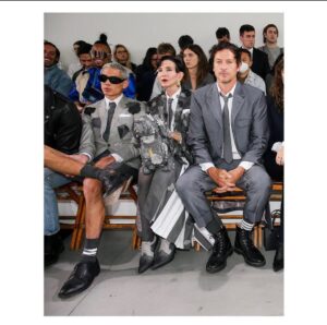 Simon Rex Instagram - High fashion fancy pants in NYC @thombrowne @evanmock and a famous woman who had a very important vibration about her. She’s @amyfinecollinsibdl and I’d like to sit next to her at more fashion shows please and thank you.