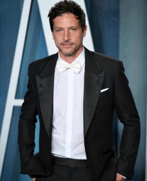 Simon Rex Instagram - Thank you @fendi for keeping me crispy at the @vanityfair regalia #vfoscars @jeanneyangstyle @doll.pratt