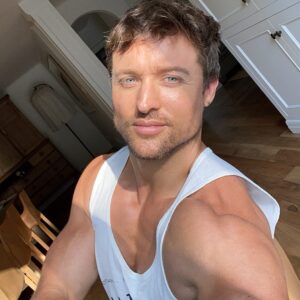 Simon Sherry-Wood Instagram - #QuarantineSundays ☀️