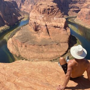 Simon Sherry-Wood Instagram - SIMON’S BACK! 👋🏼🤷🏼‍♂️🤦🏼‍♂️😊 #roadtrippin #horseshoebend