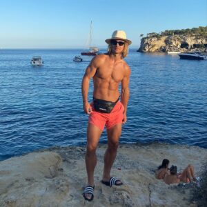 Simon Sherry-Wood Instagram - Vacaciones españolas 🇪🇸 #summervacation2021