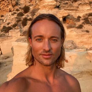 Simon Sherry-Wood Instagram - Vacaciones españolas 🇪🇸 #summervacation2021