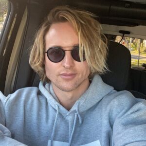 Simon Sherry-Wood Instagram - What hair vibe is this? Glenn Close? #iwish #haventcutityet