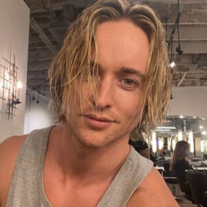 Simon Sherry-Wood Instagram - Feeling back to myself. Thanks @georgepapanikolas for the blonde ambition ❤️ #backtoblonde #andylecomptesalon