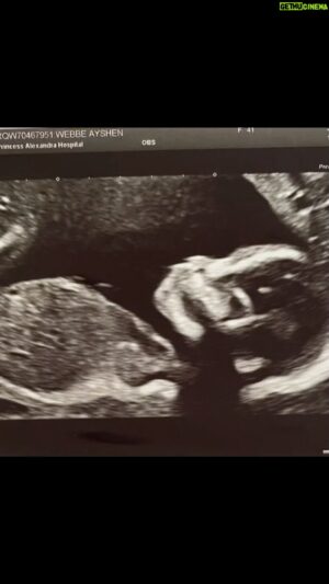 Simon Webbe Instagram - 2021 was a blessed year. 
2022 we are on a mission. 
Whatever happens family first. 
Is there something you want to achieve this year? 
Comment 👇🏾