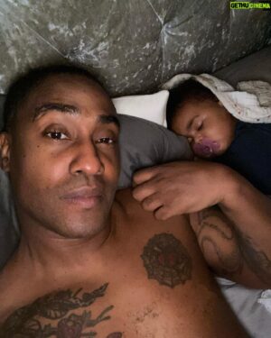 Simon Webbe Instagram - Goodnight world it’s been a long day. Can’t wait to see my boys @officialblue tomorrow. 
I want to wish you all a fantastic tomorrow wherever you are. ❤️
