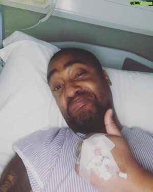Simon Webbe Instagram - Surgery was successful and I can finally be pain free. 
I want to thank my surgeon and all of the staff in @spire.healthcare. 💯

Now guys if your your like me and spend time scrolling, would you be so kind, to find your own way to support those effected by earthquakes, in Turkey and Syria. 🙏🏾❤️
