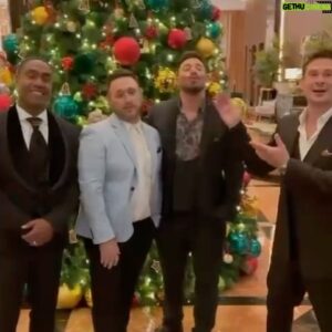 Simon Webbe Instagram - Merry Christmas and a Happy New Year! Your unwavering support has made this year truly special, and we want to express our heartfelt appreciation for everything. As the festive season arrives, we’re taking some time to recharge and enjoy much-needed family moments. It’s a time to reflect, appreciate, and soak in all of the last year. 2024 is just around the corner, and it’s shaping up to be an unforgettable year for us with the Greatest Hits Tour on the horizon! 🎶 We can’t wait to hit the stage, relive those incredible memories, and create new ones with all of you. Here’s to an amazing 2024! 🥂🎉 

One Love – Simon, Antony, Duncan and Lee 💙
•
#officialblue #duncanjames #antonycosta #simonwebbe #leeryan #christmas #merrychristmas #newyear #happynewyear #officialbluemusic #blueofficial