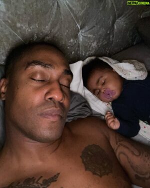 Simon Webbe Instagram - Goodnight world it’s been a long day. Can’t wait to see my boys @officialblue tomorrow. 
I want to wish you all a fantastic tomorrow wherever you are. ❤️