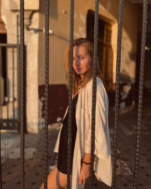 Simona Kollárová Instagram - Golden hour by @miskasaleh