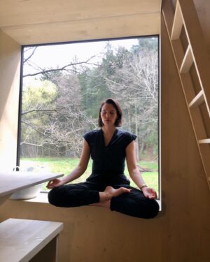 Simona Rýdlová Instagram - Hezký víkend všem 🤍🌲🧘🏻‍♀️
třeba ve stromovým domečku
.
A kind reminder ode mě: pečujte o sebe, nikdo jiný to za vás neudělá ♥️
.
#meditace #selfcare #faceyogasimona