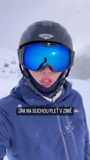 Simona Rýdlová Instagram - Jak na suchou pleť v zimě ❄️🥶🌨️
➡️ pravidelně prokrvujte cvičením- Face Yogou
➡️ nepoužívejte krémy s vodou
➡️ používejte jen oleje, které se dobře vstřebávají- suché oleje, já používám od @lalalabiocz 
➡️ vždy pleť před nanesením oleje pleť hydratujte hydrolátem z růžové vody od @lalalabiocz 
➡️ zapracujte olej do pleti Face masáží, vstřebá se o 60% lépe
➡️ nezapomeňte na SPF, i když je pod mrakem
.
#faceyogasimona #ambasador #spoluprace #prirodnikosmetika #faceyoga #oblicejovajoga #suchaplet