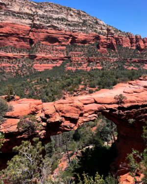Simona Rýdlová Instagram - Červené skály v kouzelné Sedoně, Arizona 🌄
Už jsem na cestě zpět a těším se na vás ♥️
.
#faceyogasimona #arizonadream