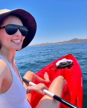 Simona Rýdlová Instagram - Arizona dream ☀️🌵🏜️🐎
posílám vám trochu pouště z Arizony
1. Grand Canyon 
2. je velkolepý, mnohem lepší ve skutečnosti než na fotkách, spadla mi brada, když jsem ho viděla
3. kdekoliv jsem, jdu jezdit, tohle byl splněný sen
4. Na kajaku, jezero Pleasant
5. 300 let staré kaktusy
6. Hlídám 2 psy
7. Kajak na jezeře Prescott
8. Taky hlídám kočku
9. Západy slunce v poušti
10. Kovbojky, taky jedny mám, no

Teď se na pár dní odmlčím a jdu jen meditovat a praktikovat jógu, abych se stále posouvala dál a mohla dávat víc i vám ♥️.

#faceyogasimona #meditace #joga #faceyoga #sebepece #rozvoj #mametovrukou #arizona