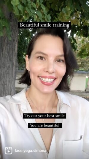 Simona Rýdlová Instagram - Úsměv se natrénovat 💪🏻😃
Na obličeji je přes 50 svalů a jde tam o milimetry. Takže je to tak trochu precizní práce. Ale jde to.
.
On-line workshop ➡️ Jak na krásný úsměv mám pro vás tuto neděli v 18:00.
.
Kdo by chtěl krásný, široký, sebevědomý úsměv 🙋🏻‍♀️?
.
Link je v biu a na webu.
.
Budu se na vás a vaše krásné úsměvy těšit.
.
#faceyoga #oblicejovajoga #faceyogasimona #krasnyusmev #prirozene #jdeto #online #workshop