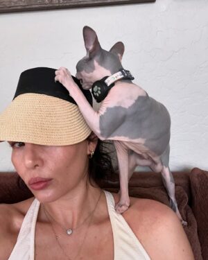 Simona Rýdlová Instagram - Arizona dream ☀️🌵🏜️🐎
posílám vám trochu pouště z Arizony
1. Grand Canyon 
2. je velkolepý, mnohem lepší ve skutečnosti než na fotkách, spadla mi brada, když jsem ho viděla
3. kdekoliv jsem, jdu jezdit, tohle byl splněný sen
4. Na kajaku, jezero Pleasant
5. 300 let staré kaktusy
6. Hlídám 2 psy
7. Kajak na jezeře Prescott
8. Taky hlídám kočku
9. Západy slunce v poušti
10. Kovbojky, taky jedny mám, no

Teď se na pár dní odmlčím a jdu jen meditovat a praktikovat jógu, abych se stále posouvala dál a mohla dávat víc i vám ♥️.

#faceyogasimona #meditace #joga #faceyoga #sebepece #rozvoj #mametovrukou #arizona
