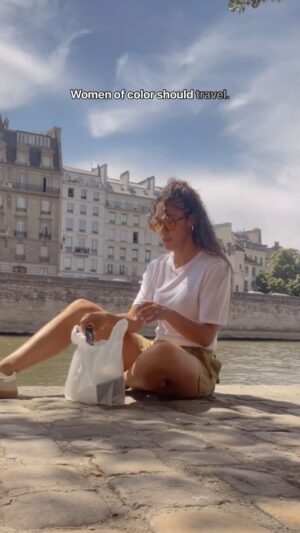 Simone Boyce Instagram - @zoesaldana said women of color need to travel — I said ✨SAY LESS✨ Living life like it’s a movie yall and this scene with the picnic for one along the Seine is très bon 🤌🏽🇫🇷🍺