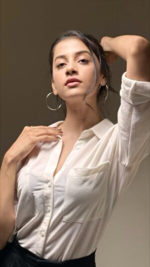 Simran Sharma Instagram - ⚡️🤍💡 

The magic of @vink.photography’s lighting✨

Thank you for this bts content @gouriagarwal 🥰