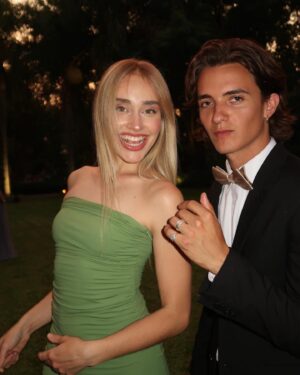 Sina Deinert Instagram - Finally took the prom pictures we never got to do 😮‍💨😂 @noahurrea 
📸: @heyoon_jeong