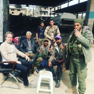 Sinan Albayrak Instagram - Bütün bu karmaşanın için de bi saz buldum. Mayınsız. #afrin