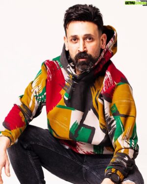 Sinan Çalışkanoğlu Instagram - Bahar gel artık 🕺🏻🌈 @balkanerkan 👑#shoot