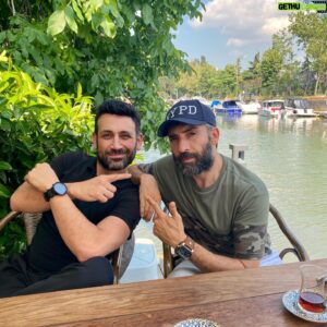 Sinan Çalışkanoğlu Instagram - Güneşli pazartesiler✌️🌞
@mertturak 
#pazartesi #kahvaltı