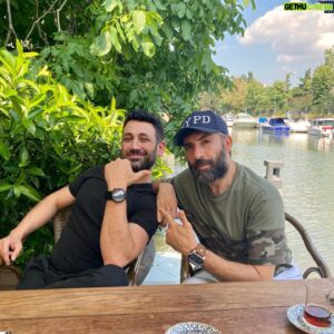 Sinan Çalışkanoğlu Instagram - Güneşli pazartesiler✌️🌞
@mertturak 
#pazartesi #kahvaltı