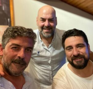 Sinan Tuzcu Instagram - Since 1995 / foto 2005 … “OÇK” … 🧿… konum istanbul :) Montenegro Tunç başkanın ek işi :)) bu fotoda ürün yerleştirme yoktur. 🤣 ahretlik işte napcan :)