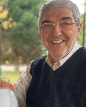 Sinan Tuzcu Instagram - Bir çınar gölgesinde 76 yıl … 🧿 … iyi ki doğdun babam … 🖤🤍