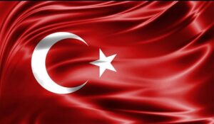 Sinan Tuzcu Instagram - “…Yaralanmış temiz alnından, uzanmış yatıyor;
Bir hilâl uğruna, yâ Rab, ne güneşler batıyor!
Ey, bu topraklar için toprağa düşmüş, asker!
Gökten ecdâd inerek öpse o pâk alnı değer….”
Mehmet Akif Ersoy