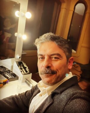 Sinan Tuzcu Instagram - Reşadiye merkez, çarşambayı bekliyor herkes … 😎🖖… armudun dali uzun 😉 altını derin kazun … 💜💙🖖 @birsevdadirtrt 🖖