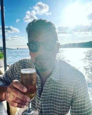 Sinan Tuzcu Instagram - 🍺 & 🦪 … mieux faire le samedi à Istanbul 🧿 🇹🇷
📸 by @beyzakapu