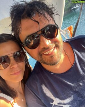 Şinasi Yurtsever Instagram - İlk seyrimiz Gökova körfezine oldu. Heyecanlı,stresli ve nazar değmesin sorunsuz geçti. Bravo sailing @bravosailing Burak Özer’in tekne desteği ve yönlendirmeleri çok önemliydi bizim için🙏 Bir dahakine napacağız bilemiyoruz :)) #Bodrum#Çökertme#Longöz#Karacasöğüt#oklukkoyu#Akbük#yediadalar#çatıkoyu#bodrum rotamızın kısa videolarını tekne videolarım için açacağım @sinasiyurtsever youtube hesabıma yükleyeceğim. Amatör bir denizcinin gözünden seyir nasıl olur izlersiniz artık :))